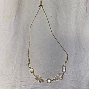 Adjustable Kendra Scott necklace!